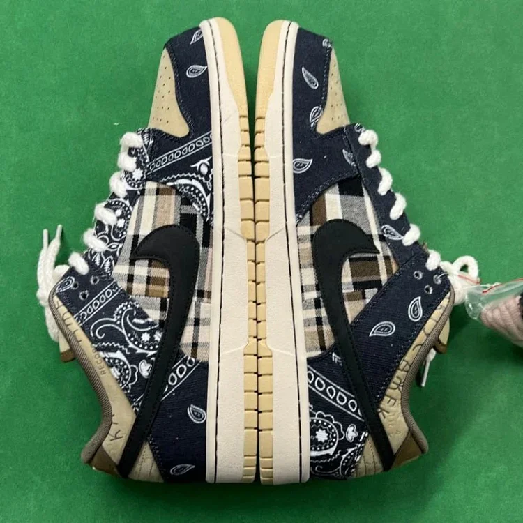 NIKE TOP-DUNK · Boty a pantofle