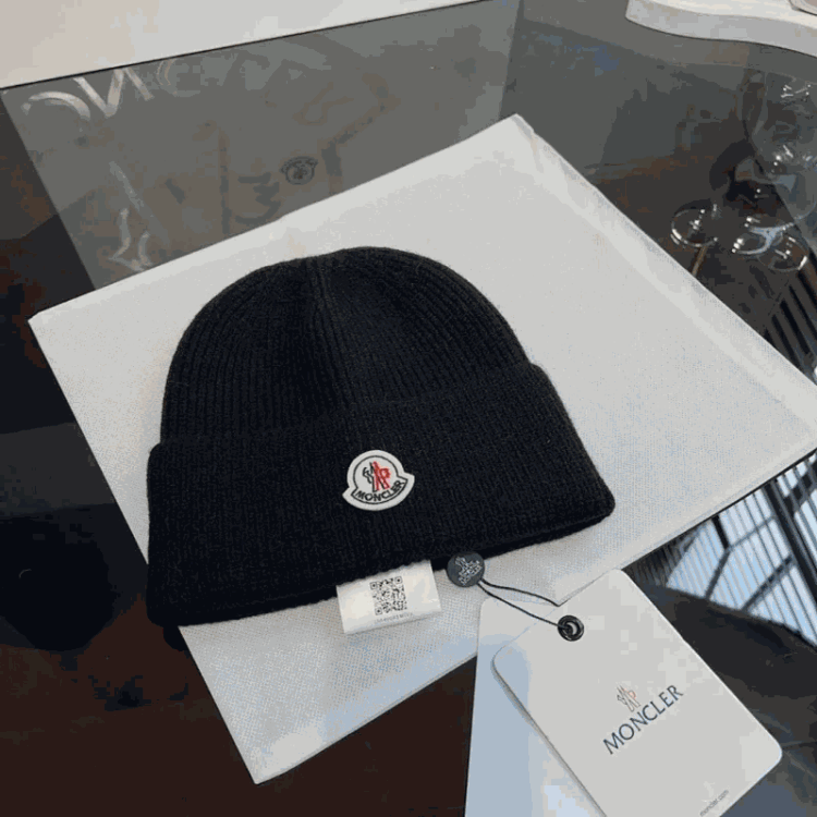 Moncler beanie · Doplňky