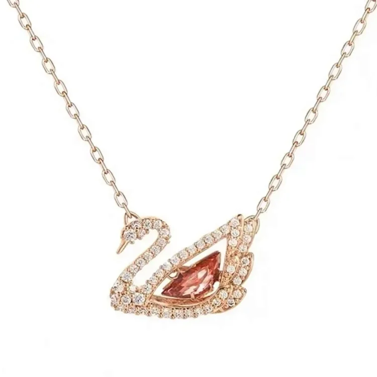 stylish versatile and trendy necklace · Doplňky