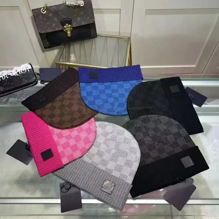LV scarf Beanie · Accessoires