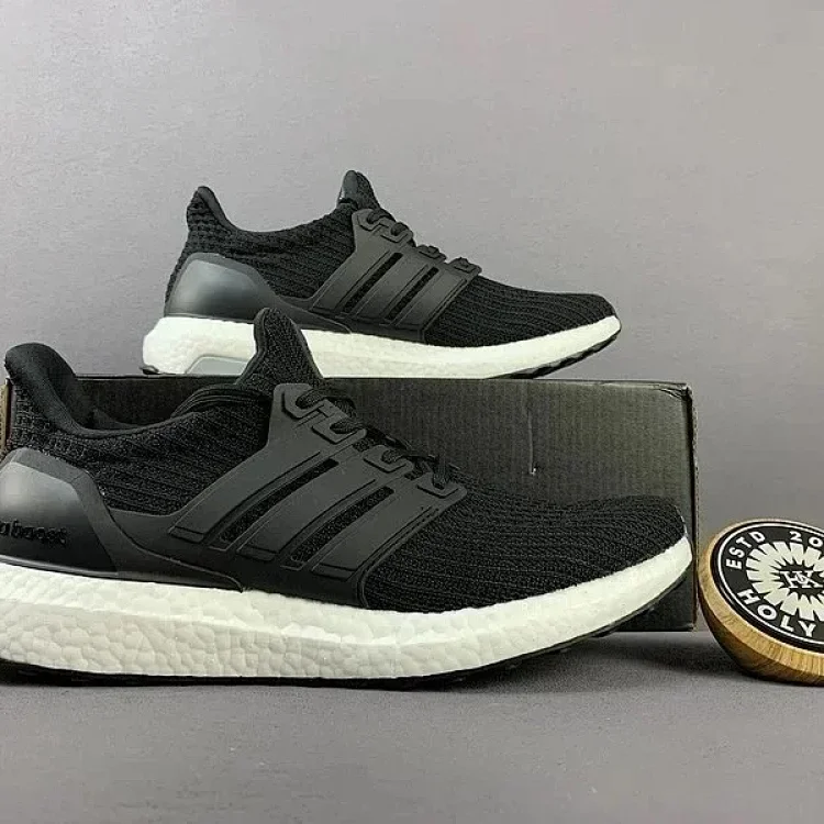 ADIDAS ULTRABOOST · Boty a pantofle