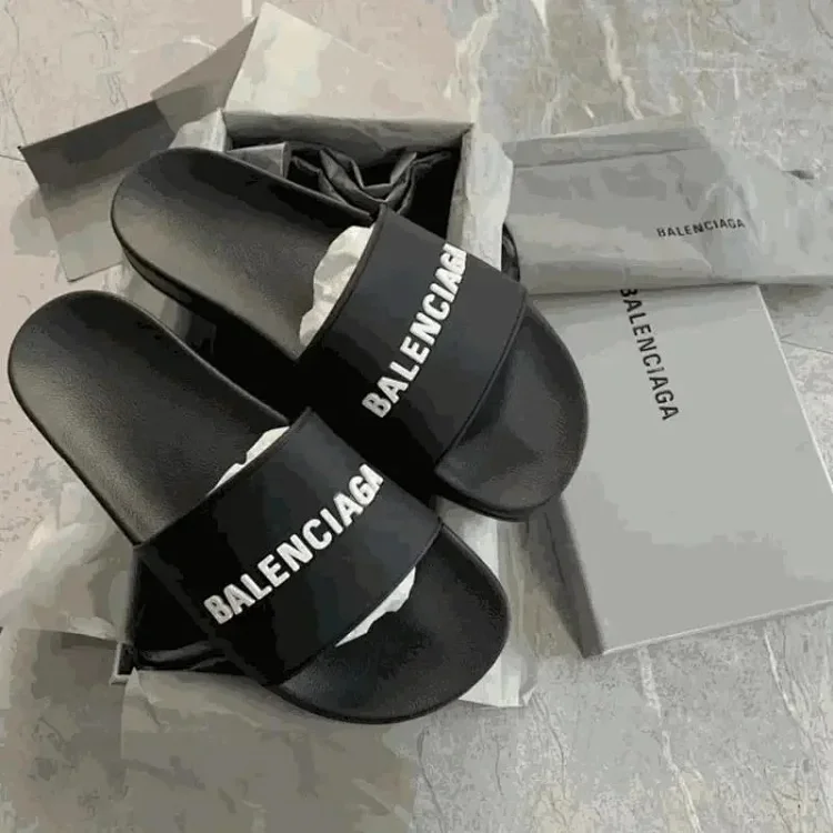 Balenciaga Slides · Boty a pantofle