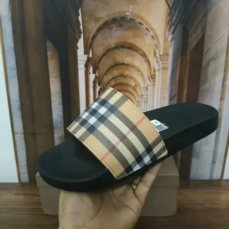 Burberry Slides · Schuhe & Slipper