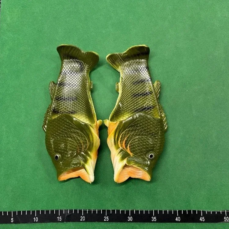 Fish Slides 10 · Boty a pantofle