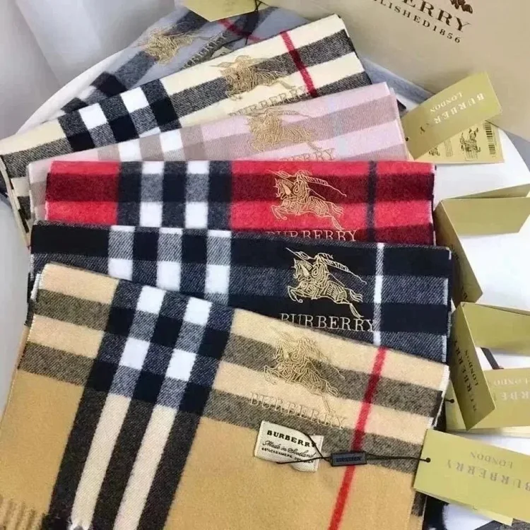 Burberry Scarf · Tilbehør