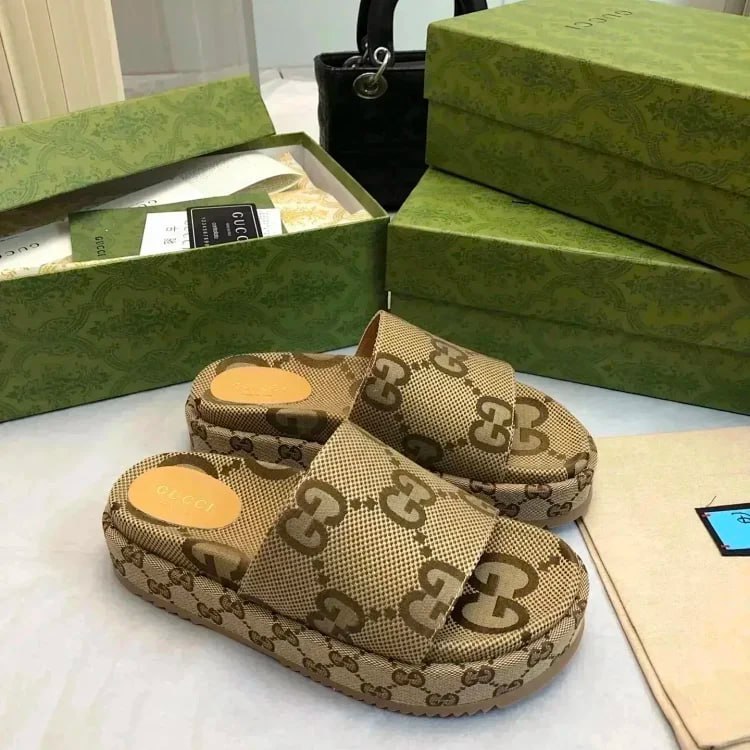 Gucci Sandals · Scarpe