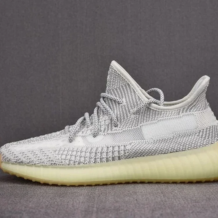 Yeezy 350-D · Sko og tøfler