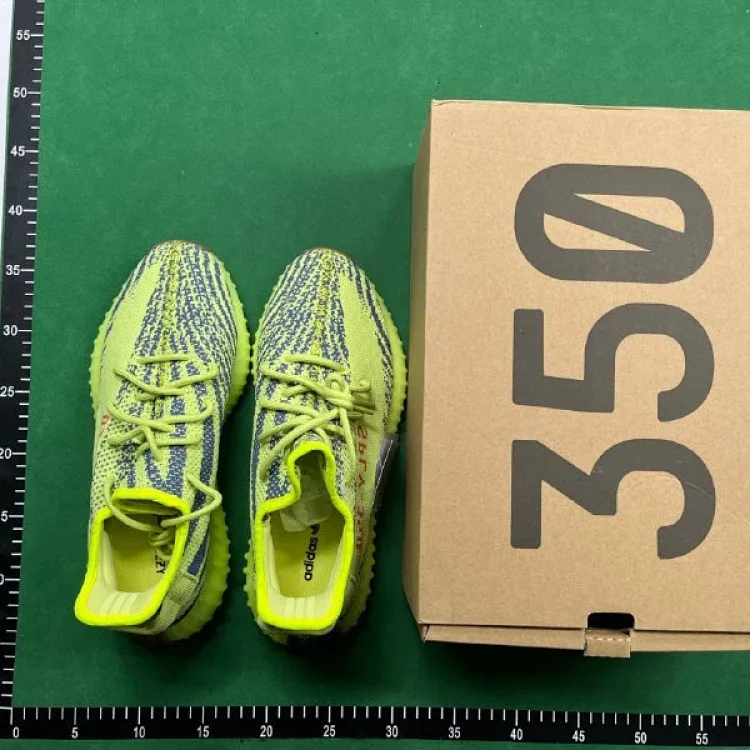 GD-YEEZY350 · Boty a pantofle