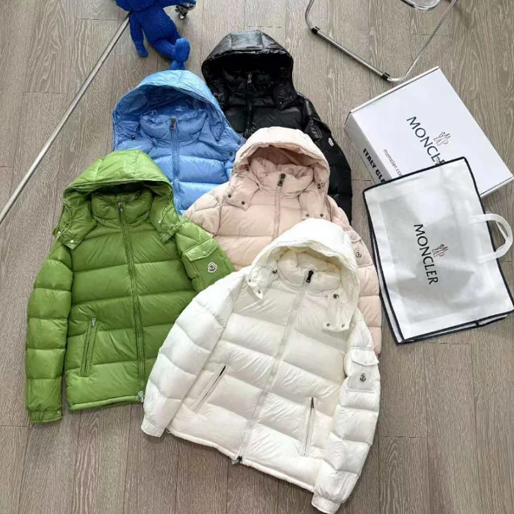 Moncler Down Jacket · Ropa