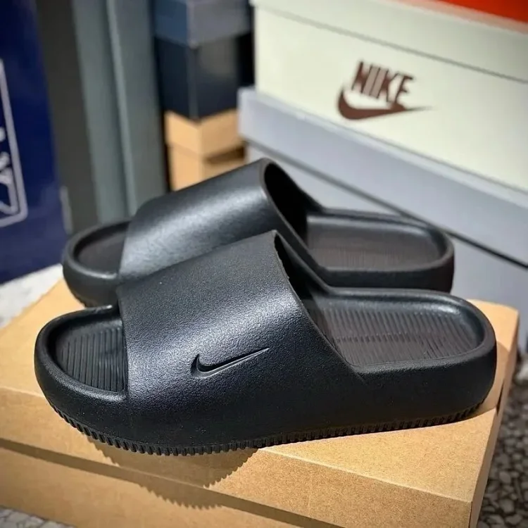 Nike Benassi Slides 14 · Schuhe & Slipper