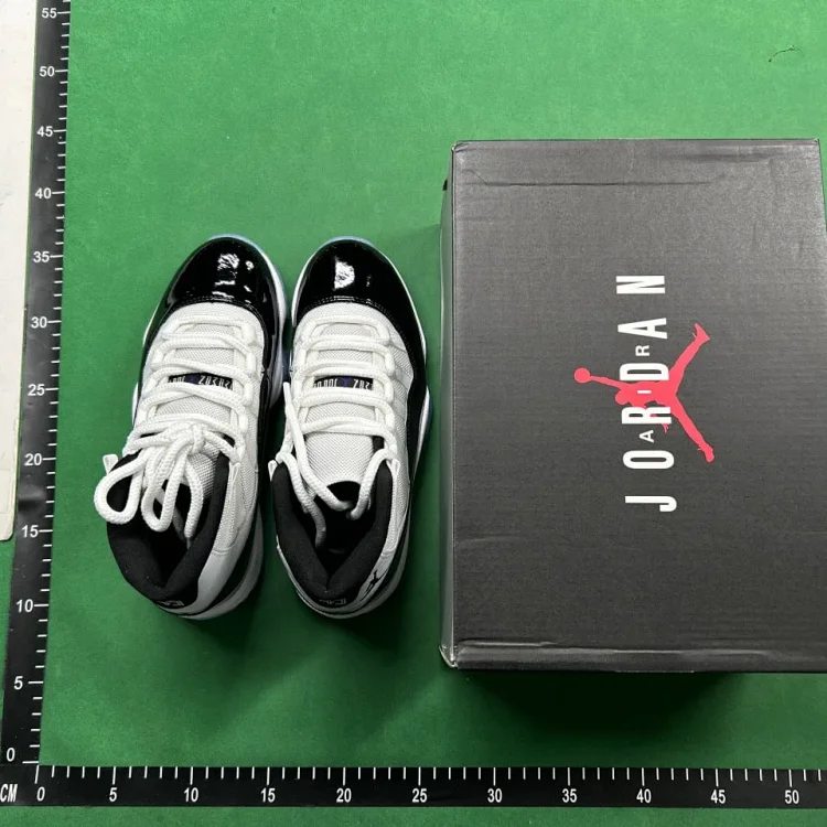 OG-AJ11 · Schuhe & Slipper