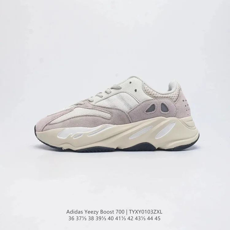 Yeezy Boost 700 · Schuhe & Slipper