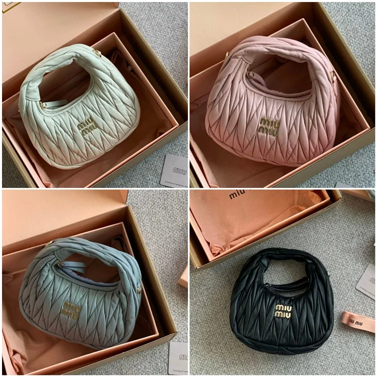 Miu Miu Matelass Quilted Hobo · Bolsos