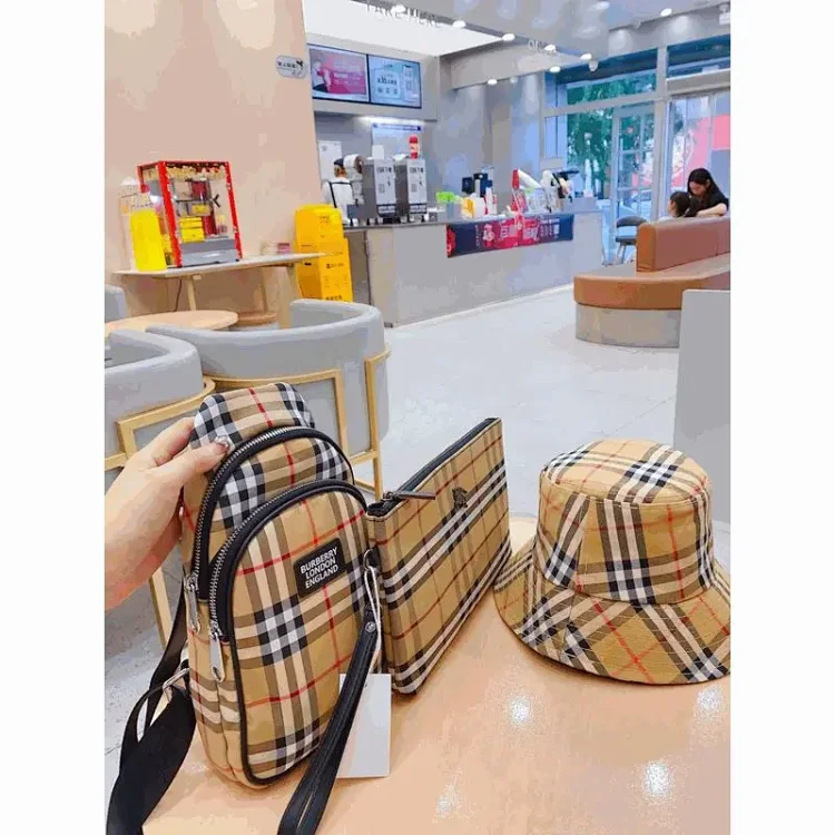 Burberry Vintage Check Accessories Set · Accesorios