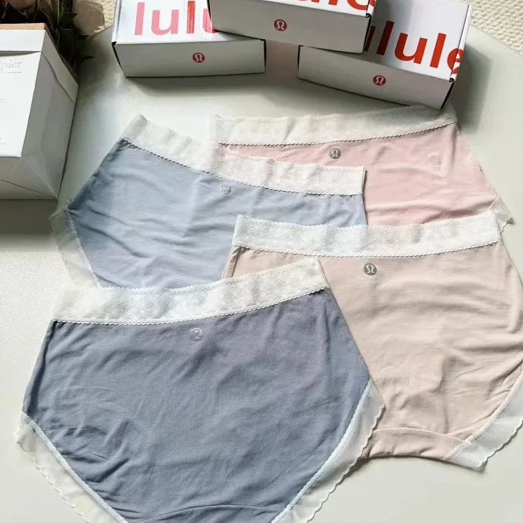 Lululemon Maya Underwear 8 · Hosen & Shorts