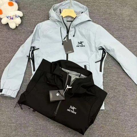 - - · Ropa